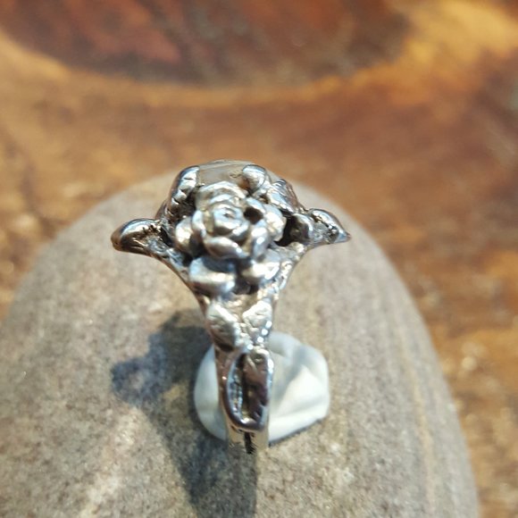 Sterling Rose and mother of pearl Ring - Picture 11 of 14